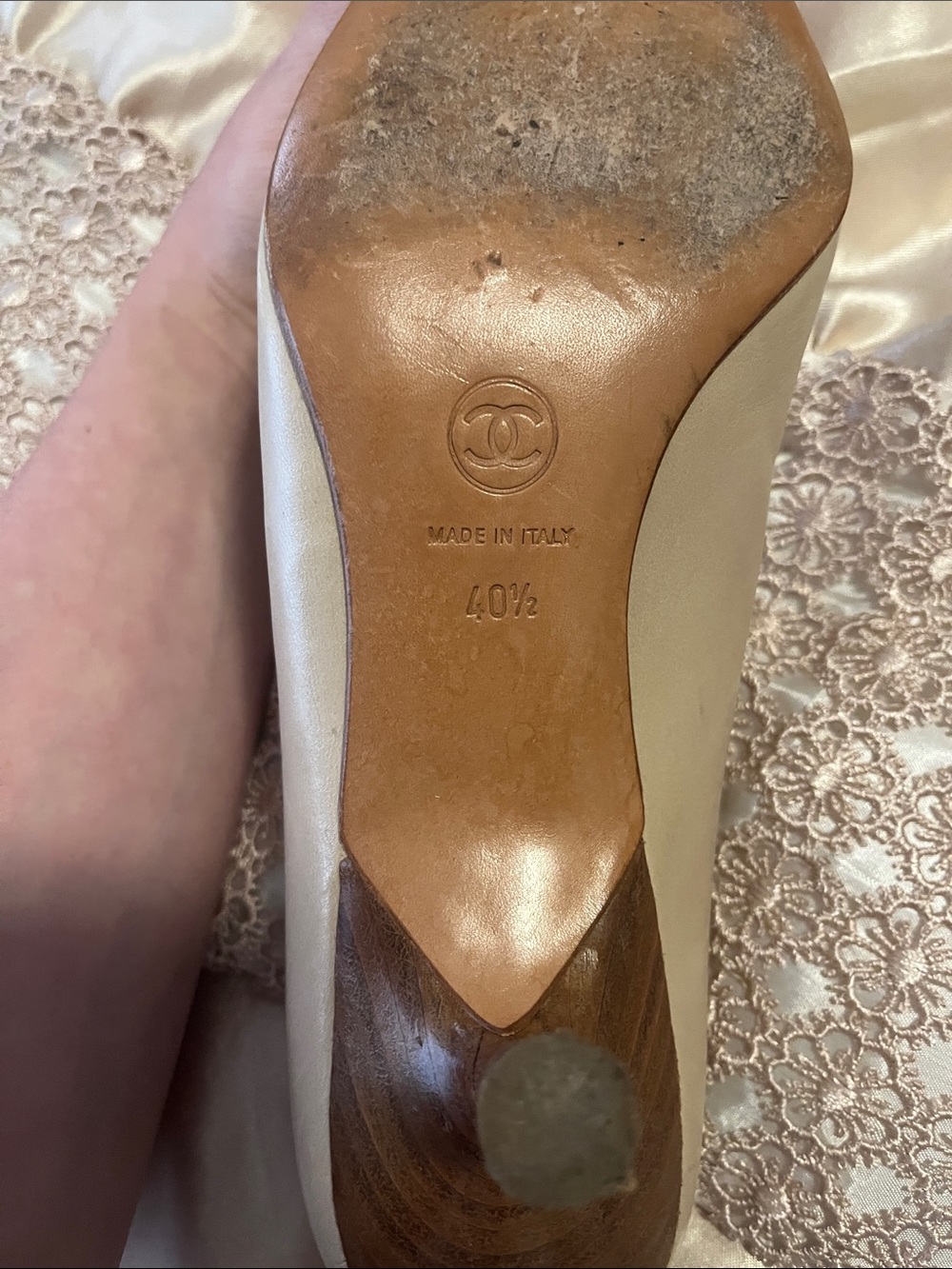 CHANEL Beige Leather Pumps with Red Patent Pointed Toes - Picture 4 of 5